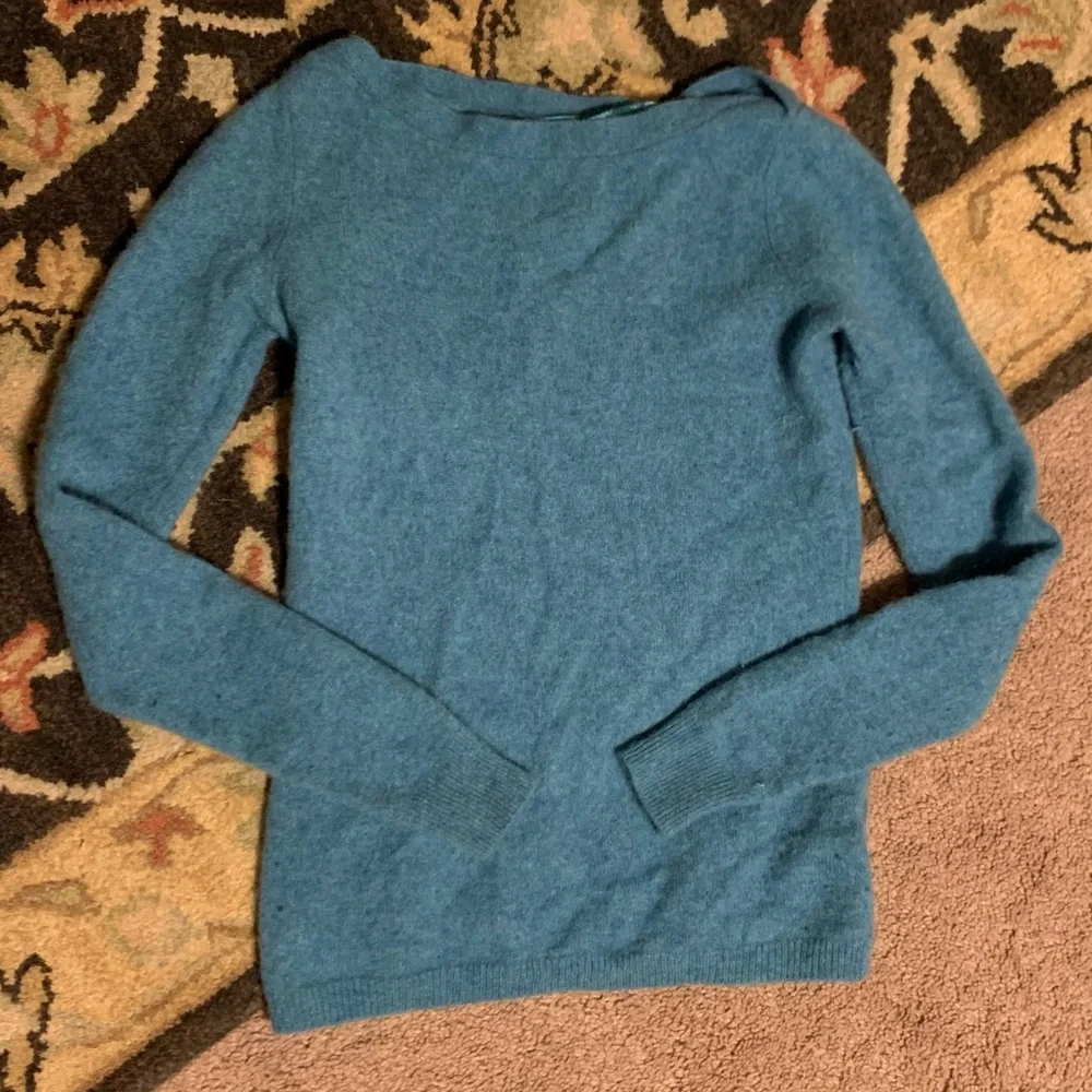 SOLD. XS 100% cashmere turquoise aqua boatneck sweater - Picture 2 of 4